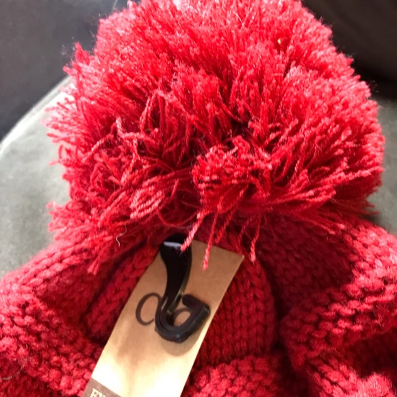 NWT C.C exclusives pom beanie hat - Picture 6 of 7